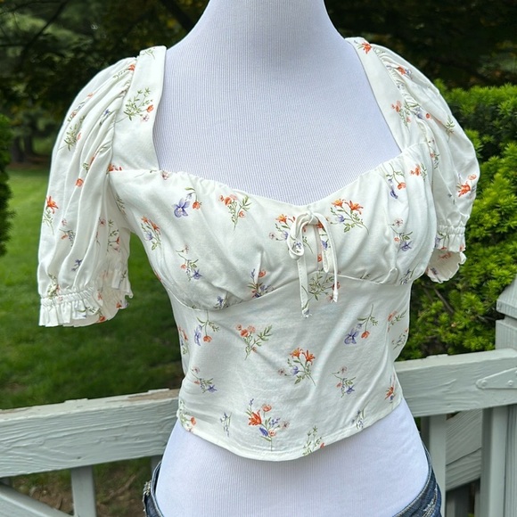 Forever 21 Tops - Floral Crop Top